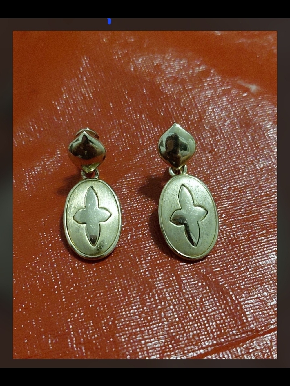 Vintage Disney Gold-Tone Brushed Oval Clover Clip-On Earrings Retro 90s